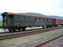 SBB Messwagen Bau GD - Ausrangiert - Weggestellt und Kaputt .. X 80 85 99-13 103-4 im G�terbahnhofsareal von Le Locle Col de Roches am 01.08.2006