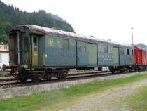 SBB Gep�ckwagen - Ausrangiert - Weggestellt und Kaputt .. D 51 85 92-43 012- 9 im G�terbahnhofsareal von Le Locle Col de Roches am 01.08.2006