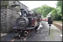 Lok 10  Merrdin Emrys  fasst Wasser in Tan-y-Bwlch. (07.09.2012)