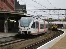 Triebzug von Veolia als  stoptrein  nach M.-Randwijck verl�sst den Bahnhof Maastricht. November 2012. Hinten steht der L-Zug nach L�ttich (Li�ge) und wartet auf Abfahrt.