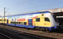 Im Sommer 2012 setzte der Metronom den sog.  Zug der Ideen  ein, in dem abweichend zum standard Wagenpark etliche �nderungen durch Kundenanregungen zu Testzwecken durchgef�hrt worden sind. Mit eben diesem Zug sind wir am 28.07.2012 von G�ttingen nach Hannover Hbf gefahren und dort konnte ich den Zug einmal in Ruhe abfotografieren, beginnend mit dem Steuerwagen oder  Mehrplatz-Wagen 