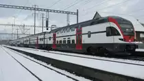 RABe 511015 am 2.12.2012 auf der S12 nach Seuzach im Bahnhof OberWINTERthur. Beinahe ein schwarz / weiss Bild.