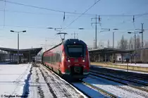 442 324/824 als RE7 (RE 18255) von W�nsdorf-Waldstadt nach Berlin Zoologischer Garten, bei der Ausfahrt aus Berlin-Sch�nefeld Flughafen. 07.12.2012