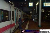 Gleich geht's los. 
ICE 2 abfahrbereit Richtung Hamburg. Bei der Aufnahme hatte es grade angefangen, wieder zu schneien