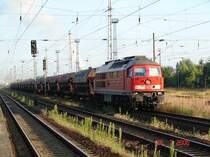 Am fr�hen Morgen machte sich die 233 112-2 vom Rostocker Seehafen aus in Richtung Stralsund. 25.7.06