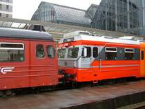 Doppel-Einheit 69 669 und 69 603 nach Voss am 21.06.2006 im Bahnhof Bergen.