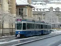 VBZ - Tram Be 4/6 2058 und Be 4/6 unterwegs auf der linie 17 in Z�rich am 02.12.2012