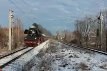35 1097-1 mit dem Sonderzug zum  Weimarer Weihnachtsmarkt durch Zwickau P�lbitz, Nachschub leistete 118 770-7. 01.12.2012