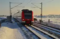 Eine S11 nach D�sseldorf kommt von 423 196 gef�hrt bei Allerheiligen an den Haltepunkt heran gefahren. 8.12.2012