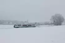 Am 1. Adventswochende f�hrte der Verein Amberger Kaolinbahn Sonderfahrten mit VT08 der Vogtlandbahn auf der Strecke Amberg – Schnaittenbach durch. Hier ist der Sonderzug am 01.12.2012 bei Ursulapoppenricht zu sehen. 