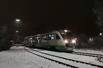 Am 1. Adventswochende f�hrte der Verein Amberger Kaolinbahn Sonderfahrten mit VT08 der Vogtlandbahn auf der Strecke Amberg – Schnaittenbach durch. Am 01.12.2012 gab es am Abend in Schnaittenbach Gelegenheit f�r ein paar Nachtaufnahmen.