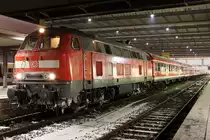 Die 218 404-2 mit der Bundesbahn RB nach M�hldorf in M�nchen HBF am 07.12.2012