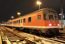 Die 111 026-1 mit einem RE nach Kufstein in M�nchen HBF am 17.12.2012