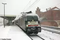 ES 64 U2 - 029 (182 529-8) MRCE Dispolok GmbH f�r ODEG - Ostdeutsche Eisenbahn GmbH mit dem RE4 (RE 37313) von Rathenow nach Ludwigsfelde in Rathenow. Der Zug fuhr mit einer Versp�tung von 15min ab. 09.12.2012