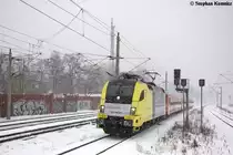 ES 64 U2 - 011 (182 511-6) MRCE Dispolok GmbH f�r ODEG - Ostdeutsche Eisenbahn GmbH mit dem RE4 (RE 37310) von Ludwigsfelde nach Rathenow, bei der Einfahrt in Rathenow. 09.12.2012