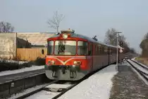 Ein Triebzug von Midtjyske Jernbaner, Odderbanen, bestehend aus einem Triebwagen (Ym), einem  Mittelwagen  (Yp) und einem zweiten Triebwagen (Ym) kommt am 7. Dezember 2012 in Tranbjerg (zwischen Aarhus und Odder) an. - Der 7. Dezember war der vorletzte Tag, an dem die Triebz�ge dieser Art die Bahnstrecke Aarhus - Odder bedienten.