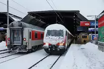 Ein verschneiter IR mit EW-IV, bringt mich von Z�rich HB nach Konstanz zum Bahnbilder-Fotografen-Treffen. Kurz vor Abfahrt in Z�rich HB, 08. Dez. 2012, 08:34