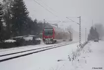 Im dichten Schneetreiben verl�sst 143 038 den HP Chemnitz-Gr�na in Richtung Zwickau, 09.12.2012