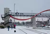 Alle Wege f�hren nach Rom... Oder eben zu einem Bild des IR 2115. 
Bei so vielen verschiedenen Perspektiven sollte es beim Betrachten der Bilder genau so wenig langweilig werden, wie beim Treffen selbst! 
Die Fotografenmeute auf, unter und am  Ponte di Lago  in Konstanz. 
8. Dezember 2012