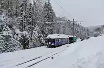 Es hat geschneit im Jura: RM ABe 526 290-2 (ex. SOB Nr.11),  Tunnelkino , w�hrend seinem Winterschlaf in G�nsbrunnen, 09.12.2012.