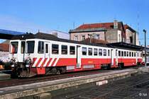 Triebzug 9608 im Bahnhof P�voa de Varzim (15. Mai 1988). Ein Foto von G�nther Glauz, das achtzehn Jahre sp�ter an derselben Stelle aufgenommen wurde, findet sich in der Kategorie Portugal / Stadtverkehr / Metro Porto.