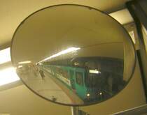 U-Bahn-Station Bockenheimer Warte am 08.06.2006 mit den Ptb-Triebwagen 704, 732 und 708 auf dem 7. Zug der U6 zur Heerstra�e als Spiegelbild.