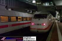 ICE 2 der gerade Richtung M�nchen abf�hrt. Nebendran steht ein ICE 1 Richtung Berlin Ostbahnhof