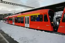 Der RBS bestellte vor einigen Jahren 6 Triebz�ge des Typs NExT. Nun ist bereits die 2. Serie dieser Z�ge am kommen. Im Bild ist der neue RABe 4/12 Nr. 27 auf Testfahrt mit einem NExT der 1. Genertion, Nr. 23, in Solothurn, 11.12.2012.