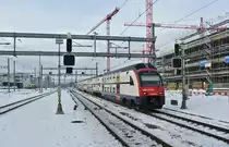 Eine weitere Spezialit�t in der neuen Fahrplanperiode ist der IR 2016/2021. Bis voraussichtlich Februar 2013 wird dieser Zug mit einem RABe 514 gef�hrt. Die Z�ge des Typs DTZ werden normalerweise nur f�r die S-Bahn Z�rich gebraucht; im Bild ist der RABe 514 034-8 als IR 2021 bei Durchfahrt in Bern Wankdorf, 13.12.2012.