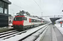 Aufgrund eines Defekts des Steuerwagens des Stammpendels (50 85 28-94 935-9), musste ein 2. Steuerwagen als Ersatz angeh�ngt werden. Im Bild ist der (geschlossene) Bt IC 50 85 28-94 950-8 am Schluss des IR 2121 in Solothurng, 16.12.2012. 

 