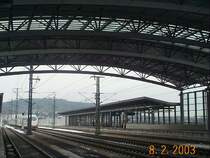 Ein ICE 3 bei der Durchfahrt in Richtung K�ln auf der NBS. Aufgenommen in Montabaur ICE Bahnhof. 
Bei Tempo 300 ist es gar nicht so einfach ihn richtig ins Bild zu kriegen ;-)