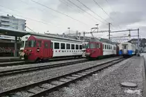 TPF Fahrzeuge warten in Bulle auf den n�chsten Einsatz: links, Bt 252, in der Mitte BDe 4/4 142, und rechts der von der MOB gemietete B 215 (noch mit den alten MOB Anschriften, 17.12.2012.