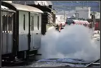 Reise im Dampfzug mit Cl� Ferrovia und Linard Bardill ins Lichterland.
Viel Dampf in Landquart. (15.12.2012)