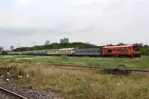 ALS 4136 (Co'Co', de, Alsthom, Bj.1974) mit einem Leerpersonenzug nach Hua Lamphong am 08.Juni 2012 im Bf. Bang Sue.

