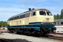 Die Ozeanblau/beige 218 128-7 am 02.09.2012 in Korbach