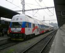 471 011-7 steht als S2 nach Kolin in Praha Masarykovo n�dra�� bereit am 22.12.2012. Neues Design.