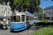 M�nchen-Tram Wagen 2412 am 19.08.12 nochmal am Sendlinger Tor