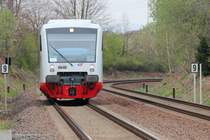 VT 513 der City Bahn Chemnitz bei der Einfahrt in Wittgensdorf Mitte und weiter nach Burgst�dt. 24.04.2012