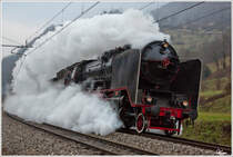 SZ 06 018 (Borsig Baujahr 1930) f�hrt mit dem Weihnachtssonderzug 15002 von  Ljubljana nach Maribor, hier in Suhadol nahe Zidani Most.
22.12.2012