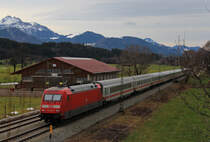101 069-3 mit einem IC nach M�nchen. Aufgenommen am 23. Dezember 2012 bei �bersee.