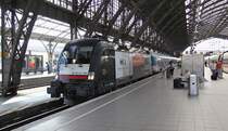 Am 16.08.2012 wurde der HKX von 182 534-8 (ES 64 U2-034) und 182 526 (ES 64 U2-026) gesandwicht. Hier nach der Einfahrt K�ln Hbf.