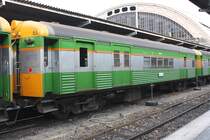 บชส. 614 (บชส = BTC/Bogie Third Class Carriage) am 08.Juni 2012 im Bf. Hua Lamphong. 

