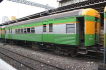 บชส. 614 (บชส = BTC/Bogie Third Class Carriage) am 08.Juni 2012 im Bf. Hua Lamphong. 

