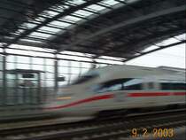 Bahnhof Montabaur.Ein ICE 3 auf der durchfahrt mit 300 Km/h in richtung Frankfurt.