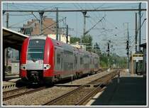 Am 26.7.06 machte ich (in meinem Urlaub) einen kleinen Abstecher zum Bahnhof von Bettembourg. Bettembourg ist die zweite Station s�dlich der Hauptstadt Luxemburg. Im Personenverkehr kommen in Luxemburg durchwegs moderne Garnituren zum Einsatz so wie dieser Triebwagen 2205 von Alstom der CFL Serie 2200 von der 12 Garnituren existieren