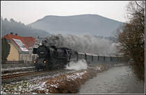52.4984 mit SR 14091 (Woe - Gt), aufgenommen am 24.12.2012 kurz vor der Haltestelle Miesenbach-Waidmannsfeld in Reichental.

>> www.lokteam.at <<