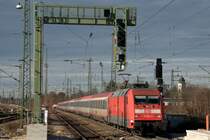101 041 am 25.11.12 mit EC 113 aus Frankfurt in M�nchen-Pasing