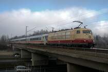 103 222 am 01.12.12 mit dem BahnmitarbeitervorweihnachtsonderIC nach Innsbruck bei Haar/M�nchen