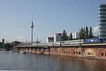 PKP 5 370 010  Poznan  am 3.8.12 mit einem EC an der Jannowitzbr�cke in Berlin.