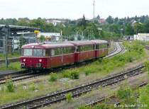 798 776 der Passauer Eisenbahnfreunde f�hrt am 30.5.09 in Amberg auf Gleis 3 ein. (Blick nach Westen)

